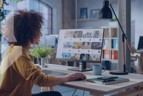 What Does a Social Media Expert Do?