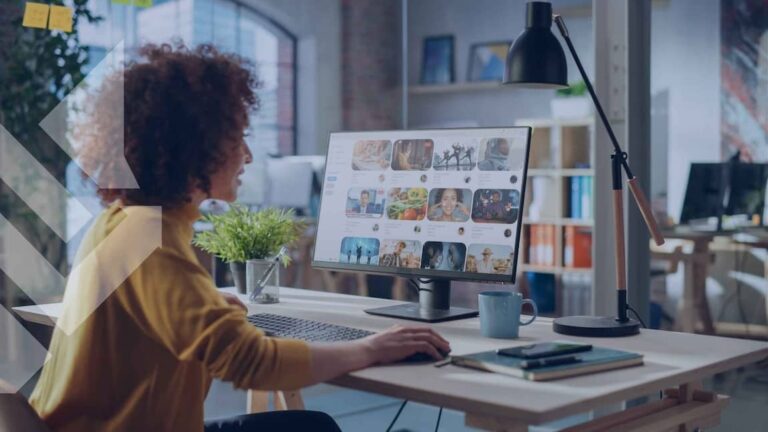 What Does a Social Media Expert Do?